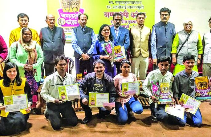 Amravati's Samir ween Ganalakshmi Trophy | अमरावतीचा समीर भराणे ठरला गणलक्ष्मी करंडकाचा मानकरी Amravati's Samir ween Ganalakshmi Trophy | अमरावतीचा समीर भराणे ठरला गणलक्ष्मी करंडकाचा मानकरी