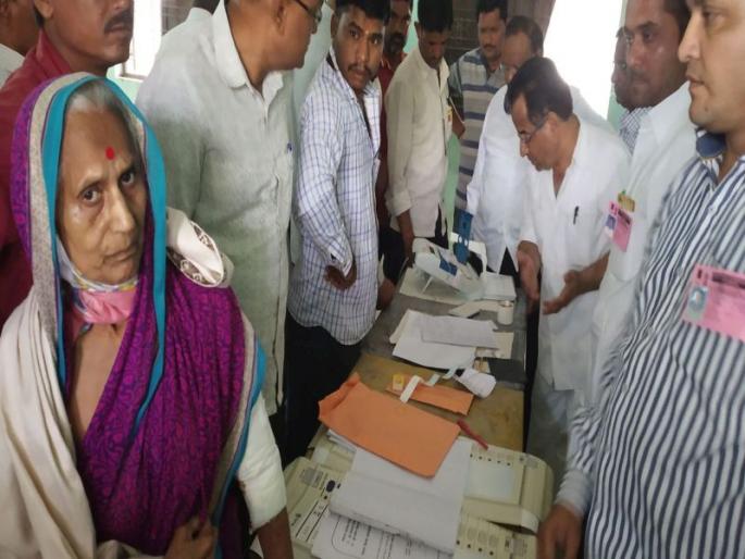 One hour late start to voting | मतदानास एक तास उशीरा प्रारंभ One hour late start to voting | मतदानास एक तास उशीरा प्रारंभ