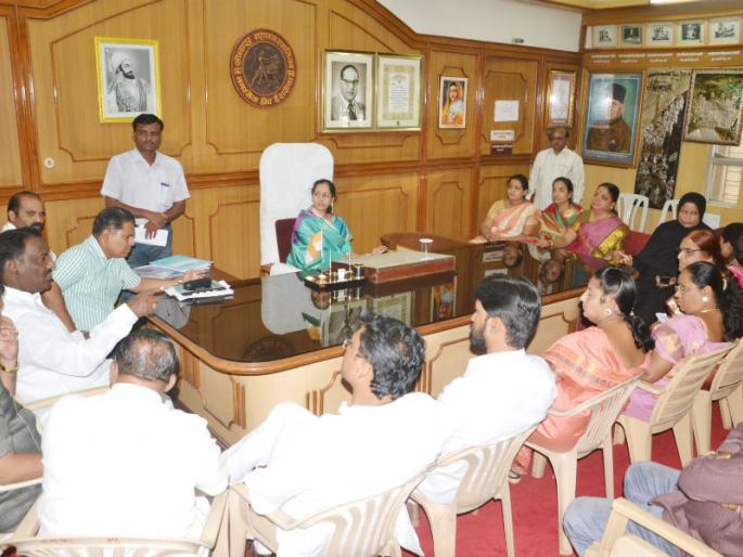 Solapur city will be free of costing: Mayor | सोलापूर शहर हागणदारीमुक्त करणार : महापौर Solapur city will be free of costing: Mayor | सोलापूर शहर हागणदारीमुक्त करणार : महापौर