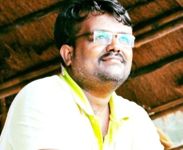 Sinnar kills youth in car crash | सिन्नरला कारच्या धडकेत युवक ठार  Sinnar kills youth in car crash | सिन्नरला कारच्या धडकेत युवक ठार