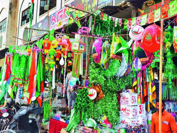 Eid-e-Milad's love for the city's euphoria: Brightly brushed the old Nashik area; House decoration velocity | ‘ईद-ए-मिलाद’ची जय्यत तयारी उत्साह : रोषणाईने उजळला जुने नाशिक परिसर; घरोघरी सजावटीला वेग Eid-e-Milad's love for the city's euphoria: Brightly brushed the old Nashik area; House decoration velocity | ‘ईद-ए-मिलाद’ची जय्यत तयारी उत्साह : रोषणाईने उजळला जुने नाशिक परिसर; घरोघरी सजावटीला वेग