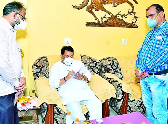 Give teachers the benefit of a uniform promotion pay scale | शिक्षकांना एकस्तर पदोन्नती वेतनश्रेणीचा लाभ द्या Give teachers the benefit of a uniform promotion pay scale | शिक्षकांना एकस्तर पदोन्नती वेतनश्रेणीचा लाभ द्या