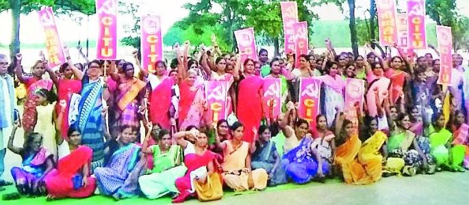 Pay minimum wage to Anganwadi employees | अंगणवाडी कर्मचाऱ्यांना किमान वेतन द्या