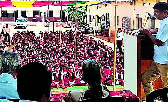 If the richness of mind gives support to struggle, then achieve success | मनाच्या श्रीमंतीला संघर्षाचा आधार दिल्यास यशप्राप्ती