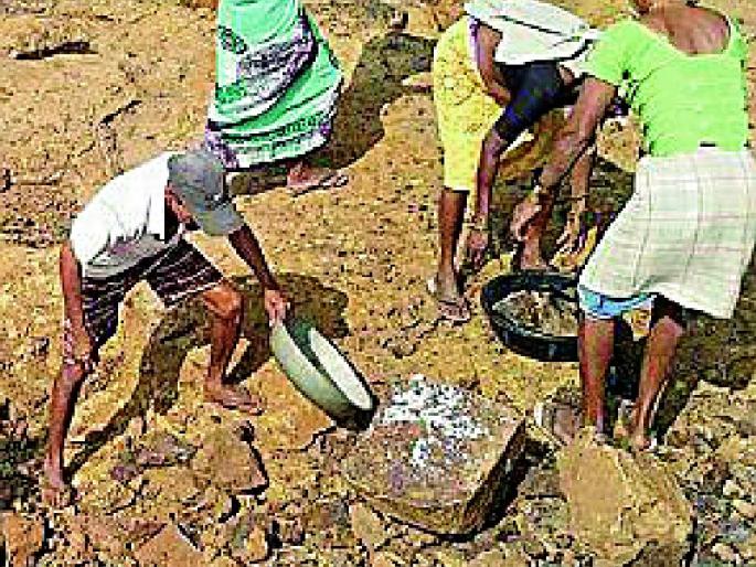 Hunger strike by workers | कामगार दिनीच कामगारांची उपासमार