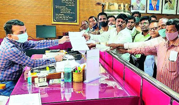 Farmers trembled at the rate of space on the railway | रेल्वेत जाणाऱ्या जागेच्या दराने शेतकरी हादरले