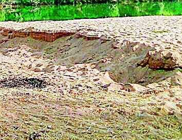 31 crores sandwiches | ३१ कोटींचे रेतीघाट बेवारस