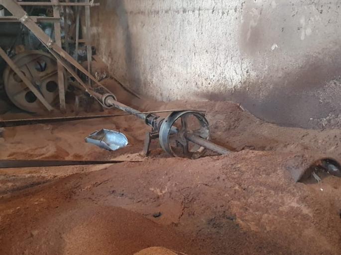 Ghoti got fire; Loss of about 20 lakhs | घोटीत भगर मिलला आग; सुमारे २० लाखांचे नुकसान Ghoti got fire; Loss of about 20 lakhs | घोटीत भगर मिलला आग; सुमारे २० लाखांचे नुकसान