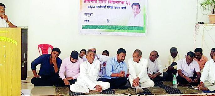 Only the kerachi basket in the hands of the unemployed | बेरोजगारांच्या हातात केवळ केराची टोपली Only the kerachi basket in the hands of the unemployed | बेरोजगारांच्या हातात केवळ केराची टोपली