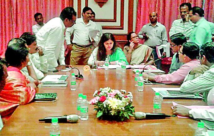 Graduate staff will get salary scales | ग्रा.पं.कर्मचाऱ्यांना वेतनश्रेणी मिळणार Graduate staff will get salary scales | ग्रा.पं.कर्मचाऱ्यांना वेतनश्रेणी मिळणार