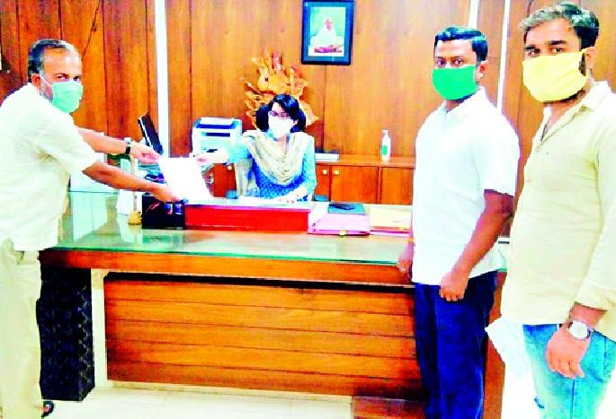 Inspect drivers at district boundaries | जिल्हा सीमेवर वाहनचालकांची तपासणी करा