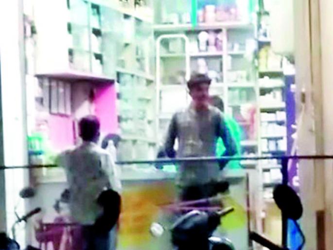 Sale of Rs 49 mask directly to customers for Rs 80 | ४९रुपयांच्या मास्कची थेट ८० रुपयांत ग्राहकांना विक्री