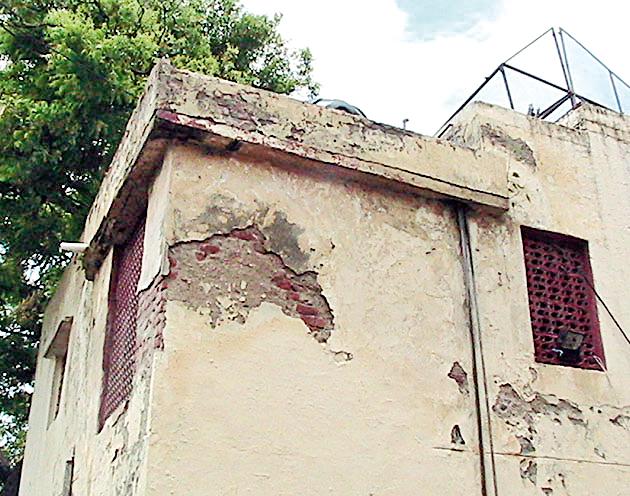 jairana-baandhakaamaancaa-raekaoradaca-naahai | जीर्ण बांधकामांचा रेकॉर्डच नाही jairana-baandhakaamaancaa-raekaoradaca-naahai | जीर्ण बांधकामांचा रेकॉर्डच नाही