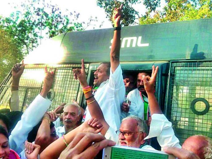 The difference between the words and actions of the government | सरकारच्या कथनी व करणीत फरक The difference between the words and actions of the government | सरकारच्या कथनी व करणीत फरक