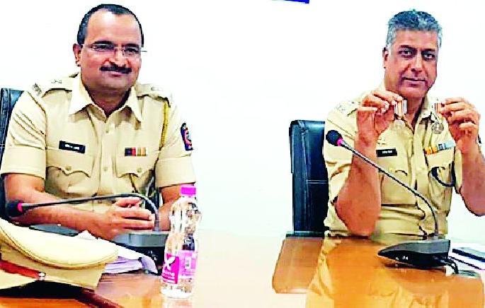108 policeman medal for severe service | १०८ पोलिसांना खडतर सेवेचे पदक 108 policeman medal for severe service | १०८ पोलिसांना खडतर सेवेचे पदक