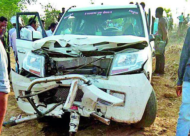 Injured husband killed, wife seriously injured | अपघातात पती ठार, पत्नी गंभीर जखमी Injured husband killed, wife seriously injured | अपघातात पती ठार, पत्नी गंभीर जखमी