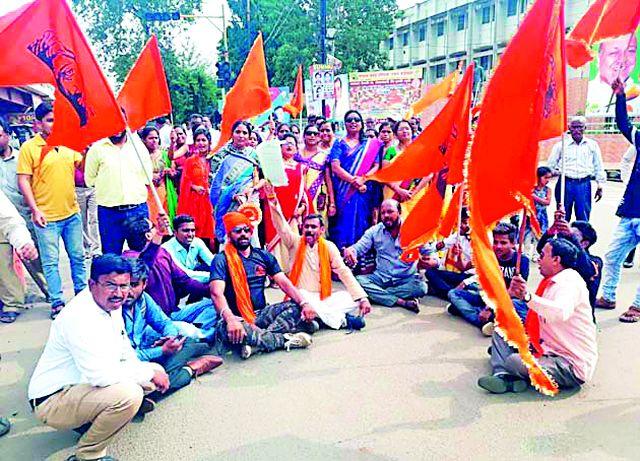Maratha community organized for reservation | आरक्षणासाठी एकवटले मराठा समाजबांधव Maratha community organized for reservation | आरक्षणासाठी एकवटले मराठा समाजबांधव
