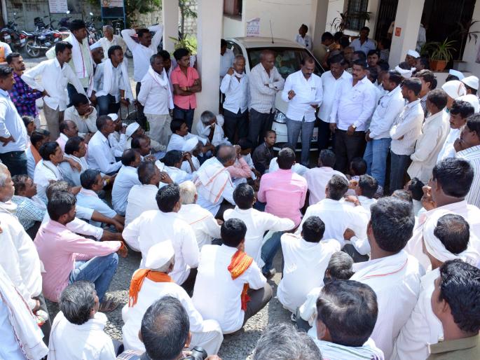 Take soyabean for electricity | वीजबिलापोटी सोयाबीनच घ्या Take soyabean for electricity | वीजबिलापोटी सोयाबीनच घ्या