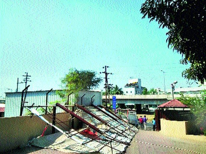 Three lakh fine collected from unauthorized hoarding: Recovery of CIDCO Department of Municipal Corporation | अनधिकृत होर्डिंग्ज काढले तीन लाख दंड वसूल : महापालिकेच्या सिडको विभागाची कारवाई Three lakh fine collected from unauthorized hoarding: Recovery of CIDCO Department of Municipal Corporation | अनधिकृत होर्डिंग्ज काढले तीन लाख दंड वसूल : महापालिकेच्या सिडको विभागाची कारवाई