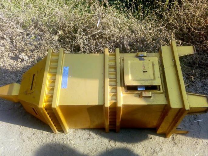 Thirty thousand stolen from temple | दानपेटी फोडून तीस हजार लंपास Thirty thousand stolen from temple | दानपेटी फोडून तीस हजार लंपास