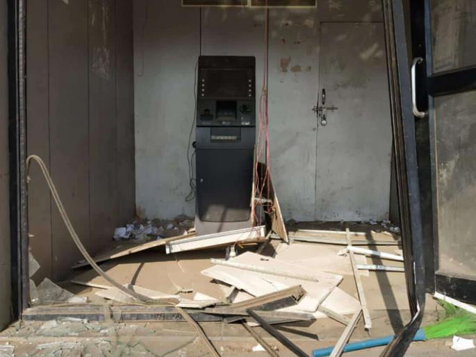 One and a half lakh rupees long | साडेचार लाख रुपये लांबविले One and a half lakh rupees long | साडेचार लाख रुपये लांबविले