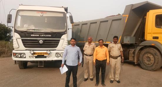 Three vehicles transported by sand seized | वाळू वाहतूक करणारी तीन वाहने केली जप्त Three vehicles transported by sand seized | वाळू वाहतूक करणारी तीन वाहने केली जप्त