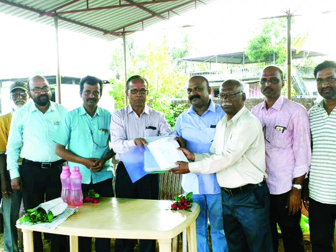 Give agricultural land in six months, order of high court | सहा महिन्यांत शेतजमीन द्या, उच्च न्यायालयाचे आदेश Give agricultural land in six months, order of high court | सहा महिन्यांत शेतजमीन द्या, उच्च न्यायालयाचे आदेश