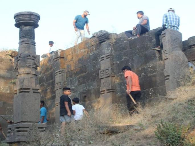 Cleanliness campaign organized in the area of Bhamer fort | भामेर किल्ला परिसरात राबविली स्वच्छता मोहीम Cleanliness campaign organized in the area of Bhamer fort | भामेर किल्ला परिसरात राबविली स्वच्छता मोहीम