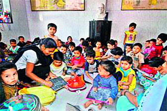 Now the raw foodgrains are used for the anganwadis | अंगणवाड्यांना आता कच्चे धान्यवाटप Now the raw foodgrains are used for the anganwadis | अंगणवाड्यांना आता कच्चे धान्यवाटप