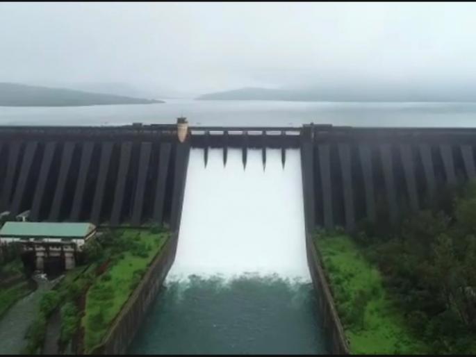 The gates of Koyna Dam are one and a half feet high, low in discharge | कोयना धरणाचे दरवाजे दीड फुटावर, विसर्ग कमी The gates of Koyna Dam are one and a half feet high, low in discharge | कोयना धरणाचे दरवाजे दीड फुटावर, विसर्ग कमी