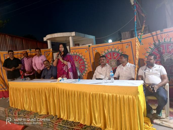 Poverty alleviation plan should be prepared at village level | दारिद्र्य निर्मूलनाचा आराखडा ग्रामपातळीवर तयार करावा