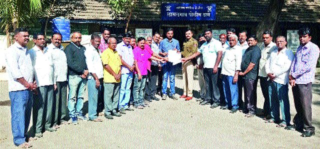 Representation of the Nabhika community at Lasalgaon | नाभिक समाजाच्या वतीने लासलगाव येथे निवेदन