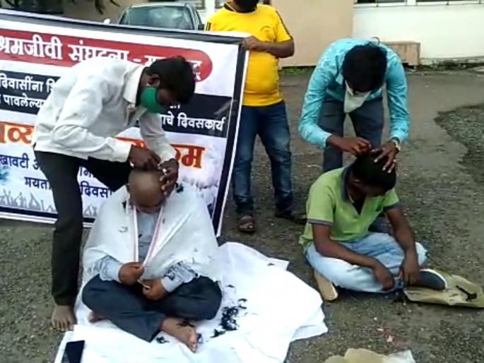 Mundan agitation in front of Igatpuri tehsil office | इगतपुरी तहसिल कार्यालयासमोर मुंडन आंदोलन Mundan agitation in front of Igatpuri tehsil office | इगतपुरी तहसिल कार्यालयासमोर मुंडन आंदोलन