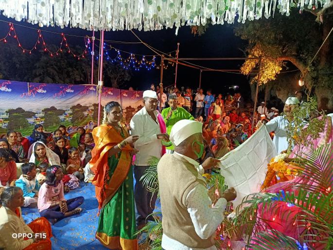 Tulsi wedding in Hullare Vasti with enthusiasm | हुल्लारे वस्तीवर उत्साहात तुळशी विवाह Tulsi wedding in Hullare Vasti with enthusiasm | हुल्लारे वस्तीवर उत्साहात तुळशी विवाह