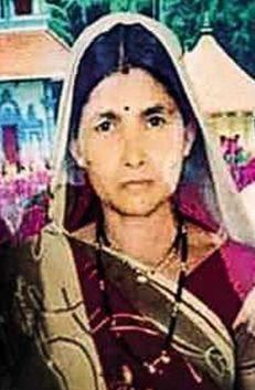 Funeral of agitator Sitabai Tadvi | आंदोलक सिताबाई तडवी यांच्यावर अंत्यसंस्कार Funeral of agitator Sitabai Tadvi | आंदोलक सिताबाई तडवी यांच्यावर अंत्यसंस्कार