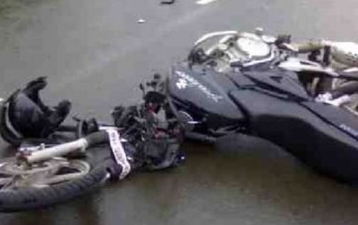 One injured in motorcycle accident | मोटारसायकल अपघातात एक जखमी One injured in motorcycle accident | मोटारसायकल अपघातात एक जखमी