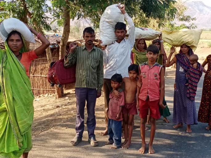 Earn money is being spent in lockdown | कमावलेला पैसा होतोय लॉकडाऊनमध्ये खर्च Earn money is being spent in lockdown | कमावलेला पैसा होतोय लॉकडाऊनमध्ये खर्च