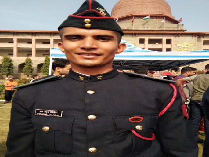 He became a military officer after learning at the Zilla Parishad | जिल्हा परिषदेत शिकून तो झाला लष्करी अधिकारी He became a military officer after learning at the Zilla Parishad | जिल्हा परिषदेत शिकून तो झाला लष्करी अधिकारी