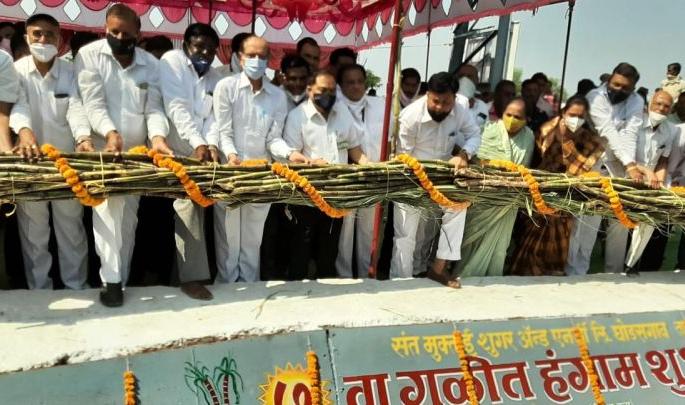 BJP office bearers in Khadse's program | खडसेंच्या कार्यक्रमात भाजपचे पदाधिकारी 