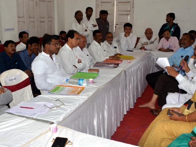 Parbhani: Interviews by 3 aspirants of Congress | परभणी: काँग्रेसच्या १८ इच्छुकांनी दिल्या मुलाखती