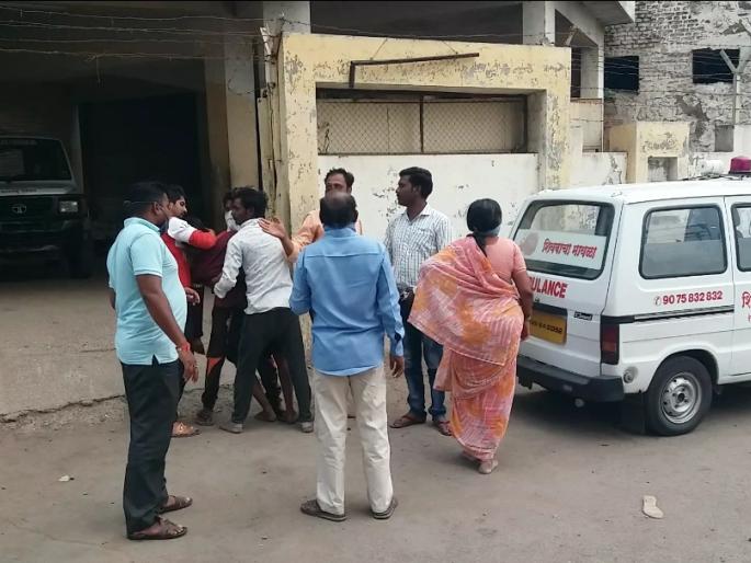 Husband and wife killed in an accident near Deolali | देवळालीजवळील अपघातात पती-पत्नी ठार Husband and wife killed in an accident near Deolali | देवळालीजवळील अपघातात पती-पत्नी ठार