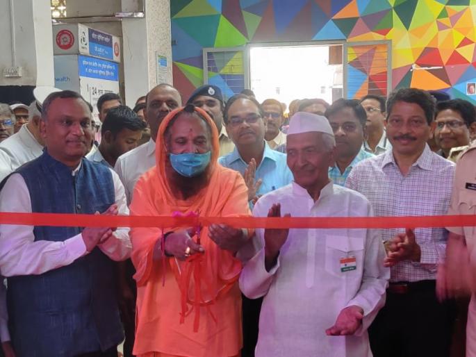 Inauguration of Sardar Vallabhbhai Patel Photo Exhibition at Solapur Railway Station | सोलापूर रेल्वे स्थानकावर सरदार वल्लभभाई पटेल यांच्या छायाचित्र प्रदर्शनाचे उद्घाटन  Inauguration of Sardar Vallabhbhai Patel Photo Exhibition at Solapur Railway Station | सोलापूर रेल्वे स्थानकावर सरदार वल्लभभाई पटेल यांच्या छायाचित्र प्रदर्शनाचे उद्घाटन
