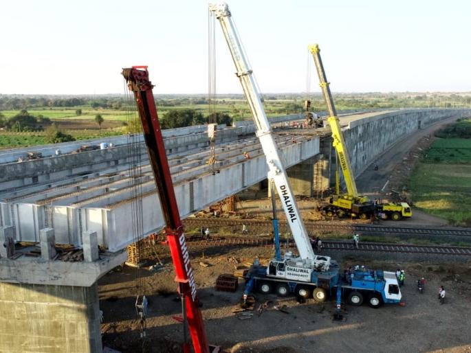 Big news; Trains stopped for an hour and a half; Two hundred feet girder launching work completed | मोठी बातमी; दीड तास रेल्वेगाड्या थांबल्या; दोनशे फूट गर्डर लाँचिंगचे काम फत्ते Big news; Trains stopped for an hour and a half; Two hundred feet girder launching work completed | मोठी बातमी; दीड तास रेल्वेगाड्या थांबल्या; दोनशे फूट गर्डर लाँचिंगचे काम फत्ते