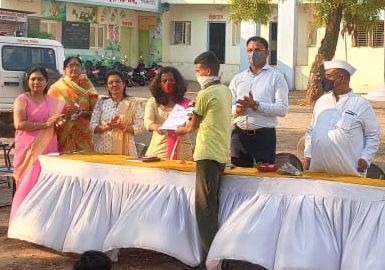 Distribution of certificates under Maharajaswa Abhiyan in Bhadgaon taluka | भडगाव तालुक्यात महाराजस्व अभियानांतर्गत दाखल्याचे वितरण Distribution of certificates under Maharajaswa Abhiyan in Bhadgaon taluka | भडगाव तालुक्यात महाराजस्व अभियानांतर्गत दाखल्याचे वितरण