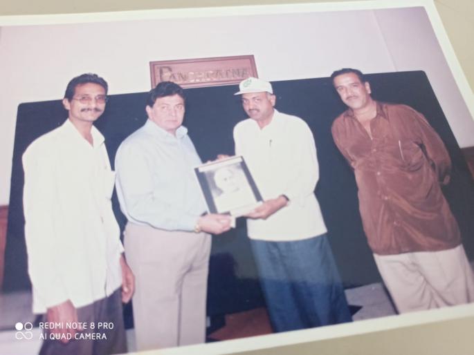 Rishi Kapoor's faith in religious places in Nashik | ऋषी कपूर यांची नाशिकमधील धर्मस्थळांवरही श्रद्धा  Rishi Kapoor's faith in religious places in Nashik | ऋषी कपूर यांची नाशिकमधील धर्मस्थळांवरही श्रद्धा