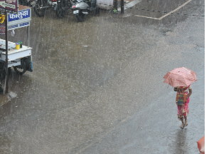 In the thunderstorm of Saturn | ढगांच्या गडगडाटात साताऱ्यात सरी In the thunderstorm of Saturn | ढगांच्या गडगडाटात साताऱ्यात सरी