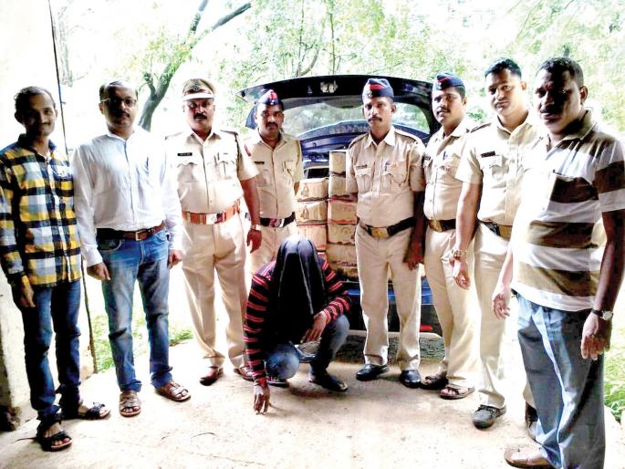 Sindhudurg: The possession of the liquor transport vehicle, the arrest of the person, the action of production charges | सिंधुदुर्ग : दारू वाहतूक करणारे वाहन ताब्यात,एकाला अटक, उत्पादन शुल्कची कारवाई Sindhudurg: The possession of the liquor transport vehicle, the arrest of the person, the action of production charges | सिंधुदुर्ग : दारू वाहतूक करणारे वाहन ताब्यात,एकाला अटक, उत्पादन शुल्कची कारवाई