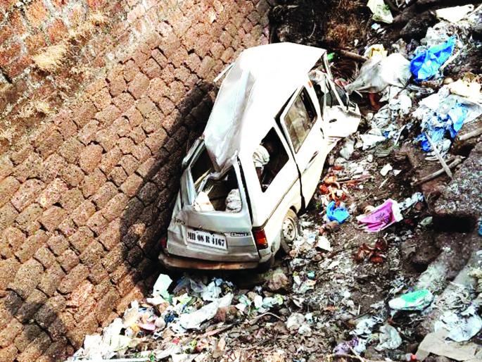 Sindhudurg: Kumbharamath car accident and driver seriously injured | सिंधुदुर्ग : कुंभारमाठ येथे कारला अपघात, चालक गंभीर जखमी Sindhudurg: Kumbharamath car accident and driver seriously injured | सिंधुदुर्ग : कुंभारमाठ येथे कारला अपघात, चालक गंभीर जखमी