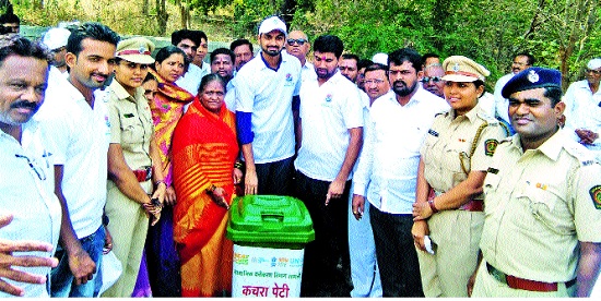  Cleanliness drive of forest department at Ramling Island at Baha: Krishna river breathed empty breathing | बहे येथील रामलिंग बेटावर वन विभागाची स्वच्छता मोहीम : कृष्णा नदीने घेतला मोकळा श्वास