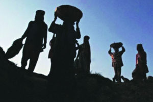 The investigation of ghosts on the Brahminal Rohihya, the ghost of suspect in many ways | ब्रम्हनाळ रोहयोवरील भुतांची चौकशी रेंगाळली, अनेकांच्या मनात संशयाचे भूत The investigation of ghosts on the Brahminal Rohihya, the ghost of suspect in many ways | ब्रम्हनाळ रोहयोवरील भुतांची चौकशी रेंगाळली, अनेकांच्या मनात संशयाचे भूत